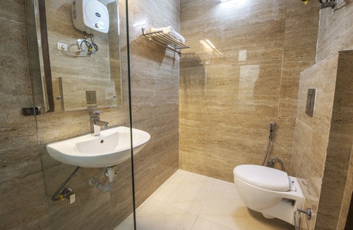 Lajpat Nagar Hotel | Royal Comfort Castle