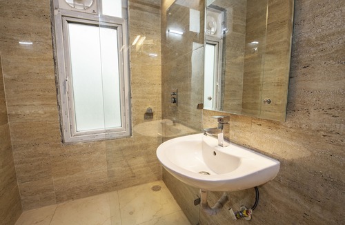 Lajpat Nagar Hotel | Royal Comfort Castle