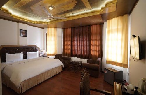 Bhagsu Nag Hotel | Royal Palace Resort Bhagsunag - Family & Couple Friendly Hotel in McLeod Ganj #RoyalPalaceResortBhagsunag #RoyalPalaceResort #BhagsunagHotel #HotelInMcLeodGanj #FamilyFriendlyHotel #CoupleFriendlyHotel #HotelNearBhagsuWaterfall #DharamshalaHotels #Himacha