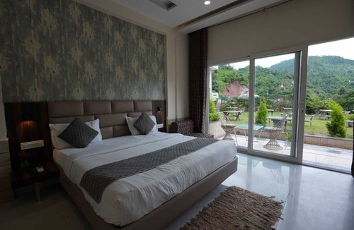 Kumarhatti Hotel | Royal suites Chakki Morh