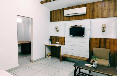 Bail Parao Hotel | Royals Moonlight Resort