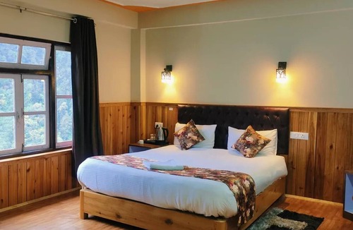 Mangan Hotel | Rufina Lachen Deezong
