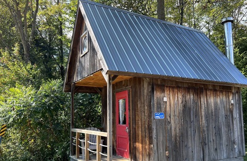 Saint-Cuthbert Cabin | Rustic forest hut (taxiway station)