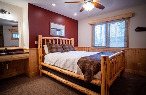 Babbitt Cabin | Rustic luxury at its finest: The Bent Paddle