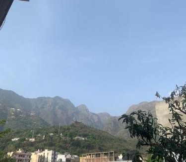 Katra House | Saatvik Homestay with Free Pickup & Drop for Vaishno Devi Yatra