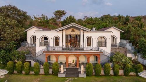 Anjaneri Villa | SaffronStays Bellevue Palace
