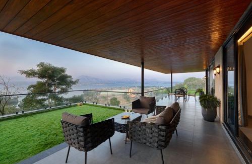 Rajgurunagar Villa | SaffronStays The Stillwater House
