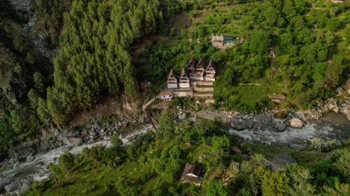 Banjar Villa | SaffronStays Tirthan Twins- Riverside Villa & Bonfire