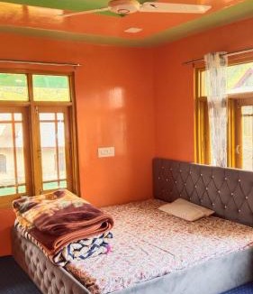 Gulmarg House | Samoon guest house