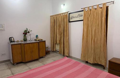 Gomti Nagar House | Sanjeev & Jyotsnas Guest House