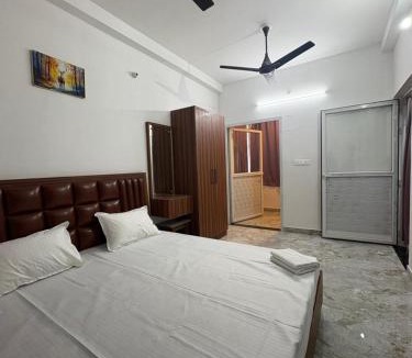 Pipra Dewas Hotel | Satyamev Grand Inn
