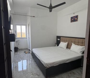 Pipra Dewas Hotel | Satyamev Grand Inn