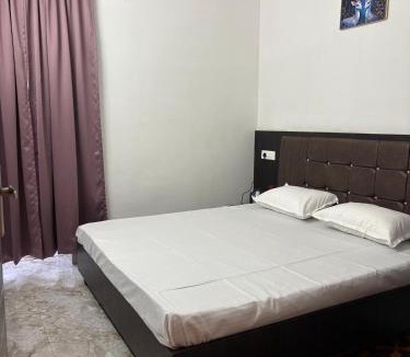 Pipra Dewas Hotel | Satyamev Grand Inn