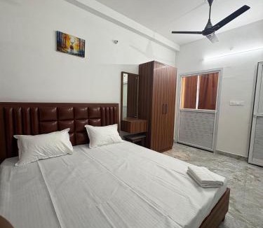 Pipra Dewas Hotel | Satyamev Grand Inn