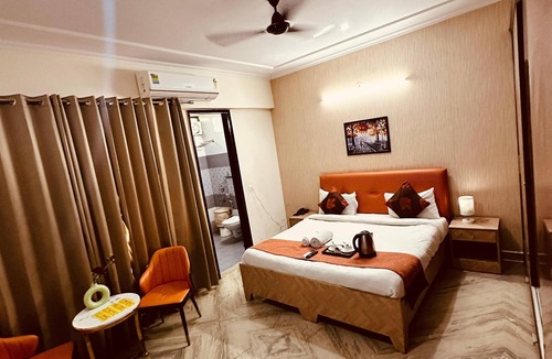 Sector 70 Bed & Breakfast | Savana Suites