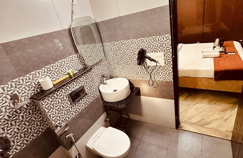 Sector 70 Bed & Breakfast | Savana Suites
