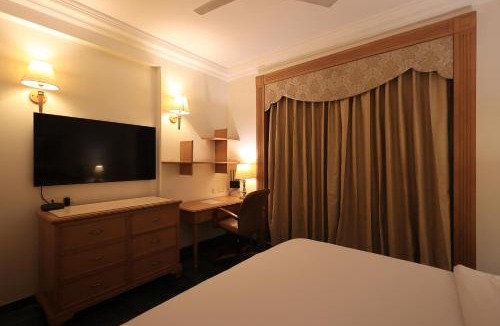 Sector 16 Hotel | Savoy Suites Noida
