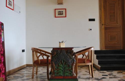 Theog House | Scenic Two Bedroom Cottage with Kitchen