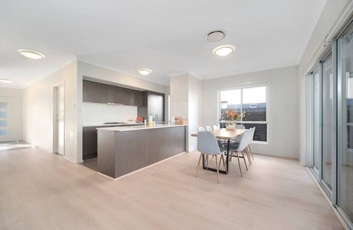 Schofields House | Schofields 4Bedroom House -Parking & Cooking