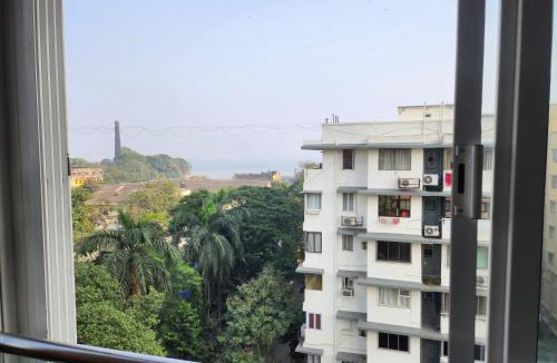 Cuffe Parade House | Sea facing Apartment in Colaba