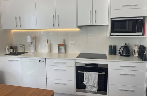 Freshwater Apartment | Sealoc Beach Apartment - Exquisite 2 bed apartment with views to the Beach: