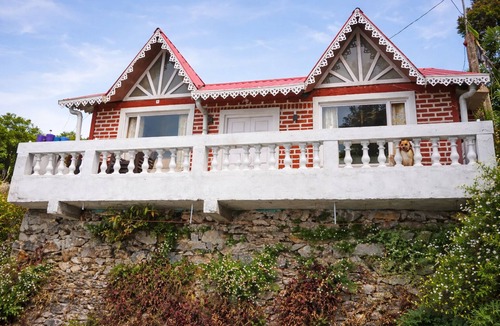 Karsiyang Cottage | Serene 2BR Hill Cottage by Homeyhuts
