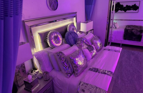 Woodland Apartment | Serene studio in Woodland perfect for a relaxing getaway with pool & Jacuzzi