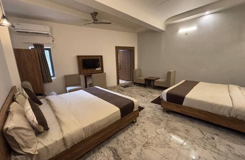 Mayapur Hotel | Serenity By The Ganges