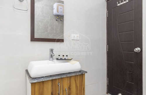 Bail Parao Hotel | Seven Corbett Resort