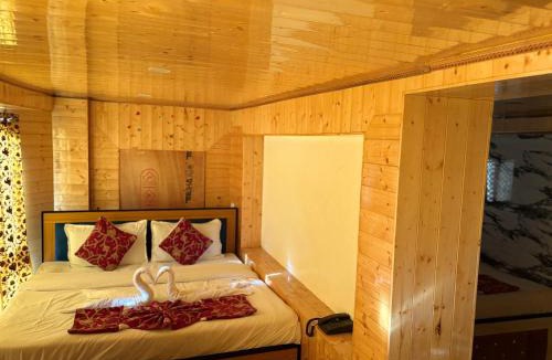 Laripora Hotel | Shahi Darbar Guest House & Restaurant