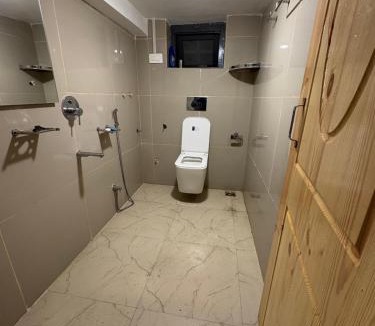 Laripora Hotel | Shahi Darbar Guest House & Restaurant