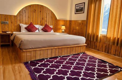 Ghiyagi House | Sharaji Caffe & Hostel Jibhi