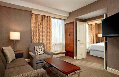 Eau Claire Hotel | Sheraton Suites Calgary Eau Claire