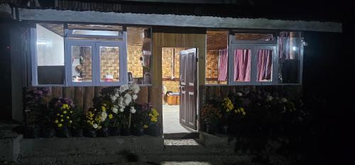 Geyzing Resort | Sherpa Village Homestay Uttarey