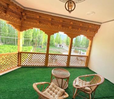 She House | Shey Vista Homestay