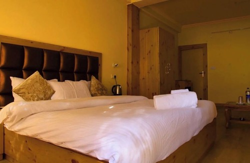 Shimla Bed & Breakfast | Shimla Hill View