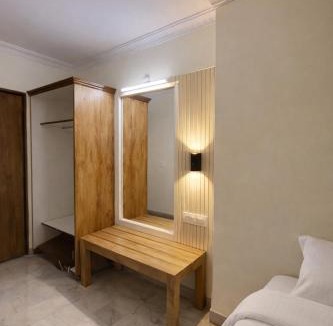 Mayapur Hotel | Shivmurti Grand by UV Stays