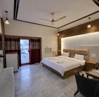 Mayapur Hotel | Shivmurti Grand by UV Stays