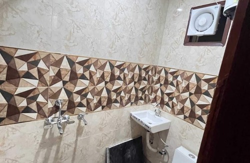 Delhi House | Shree Ji Hotel Stay Room