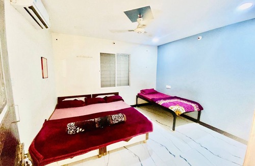 Ujjain House | Shree Niwas Yatri Grah