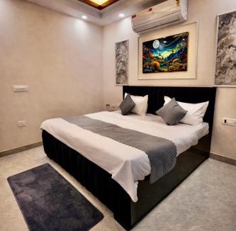 Vasant Kunj Apartment | Shreeza Stayz