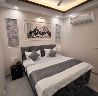 Vasant Kunj Apartment | Shreeza Stayz