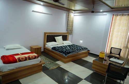 Didihat Hotel | Shri Anand Almora - Berinag Rd