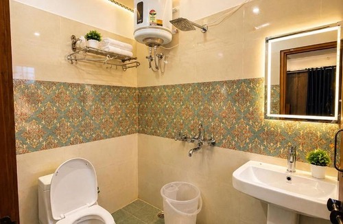 Kharsali Hotel | Shri Yamuna Divine Inn