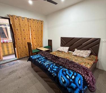 Dal Lake House | Sidr homestay
