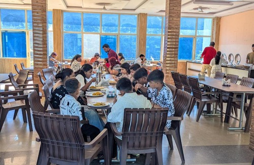 Mandi Hotel | Silver oak Hotel and Restaurant