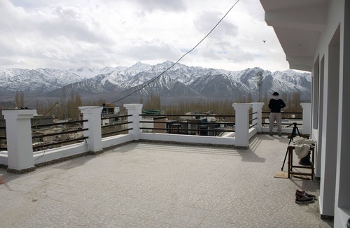 Leh House | Situated 10 mints from airport 10 mints from main market and mountains view.