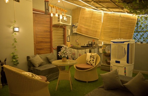 Gurugram Apartment | SkyNest stays- A unique terrace garden | Near cyber hub galleria market |