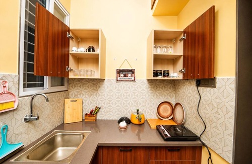 Indore Bed & Breakfast | Sleepo Stay