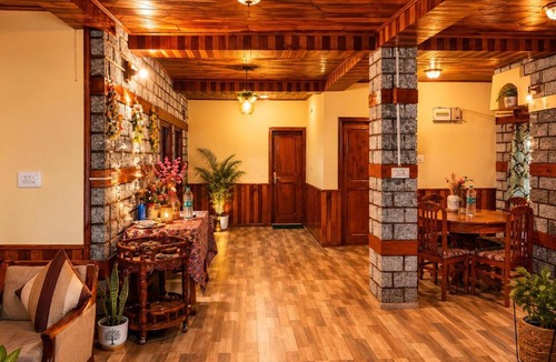 Manali Villa | Snow Peaks & Valley Views, Pet-Friendly, Hallan